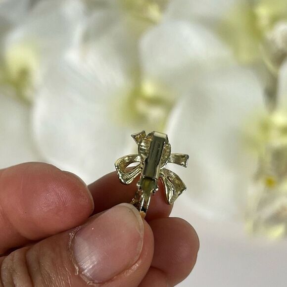 Costume Jewelry Bow Dangly Earrings Clip ons - Picture 4 of 6